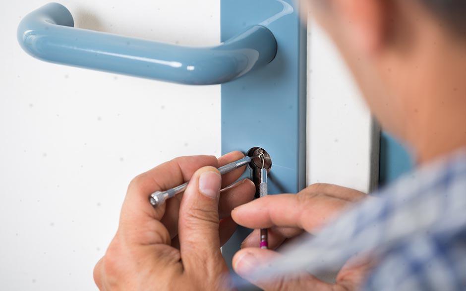 professionnalisme serrurier prix changement serrure Cesson